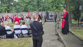 W Łowiczu za postańców modlił się m.in. bp Wojciech Osial. 