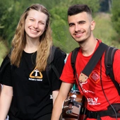 Wezmą ślub podczas pieszej pielgrzymki na Jasną Górę! Skąd u nich ten pomysł? [WYWIAD]