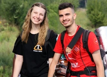 Wezmą ślub podczas pieszej pielgrzymki na Jasną Górę! Skąd u nich ten pomysł?