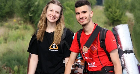 Wezmą ślub podczas pieszej pielgrzymki na Jasną Górę! Skąd u nich ten pomysł?