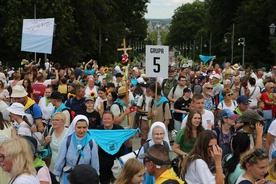 41 tys. kroków dziennie na Jasną Górę. W Polsce trwa szczyt sezonu pielgrzymkowego