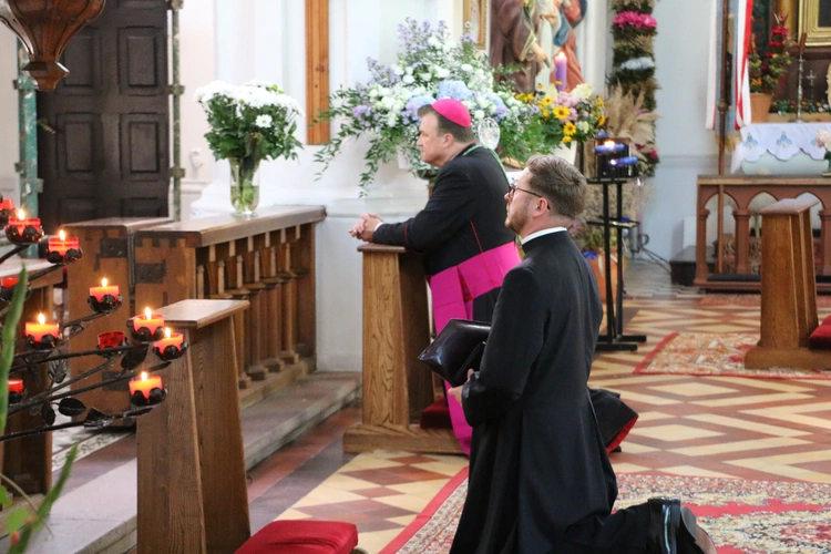 Popowo Kościelne. Poświęcenie cegły z Dzrwi Świętych bazyliki św. Piotra w Watykanie