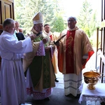 Popowo Kościelne. Poświęcenie cegły z Dzrwi Świętych bazyliki św. Piotra w Watykanie
