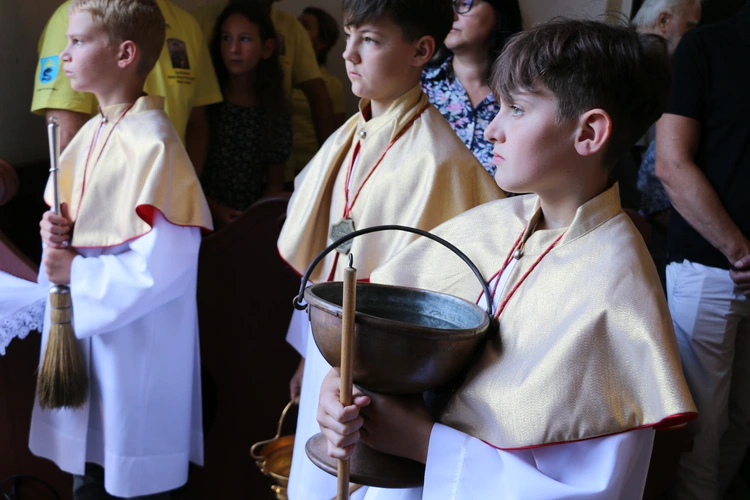 Popowo Kościelne. Poświęcenie cegły z Dzrwi Świętych bazyliki św. Piotra w Watykanie