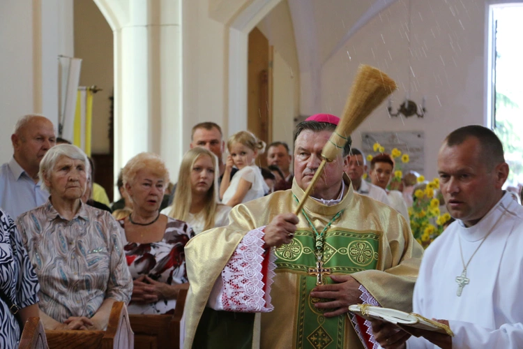 Popowo Kościelne. Poświęcenie cegły z Dzrwi Świętych bazyliki św. Piotra w Watykanie