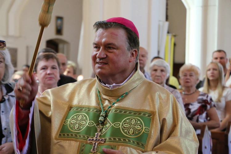 Popowo Kościelne. Poświęcenie cegły z Dzrwi Świętych bazyliki św. Piotra w Watykanie