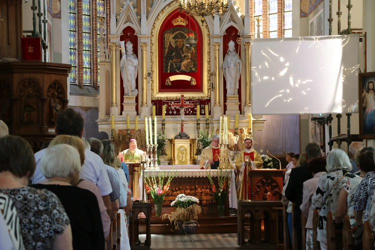 Popowo Kościelne. Poświęcenie cegły z Dzrwi Świętych bazyliki św. Piotra w Watykanie