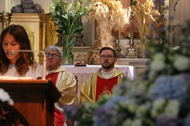 Popowo Kościelne. Poświęcenie cegły z Dzrwi Świętych bazyliki św. Piotra w Watykanie