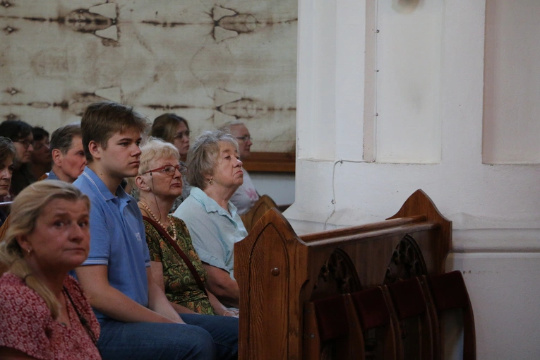 Popowo Kościelne. Poświęcenie cegły z Dzrwi Świętych bazyliki św. Piotra w Watykanie