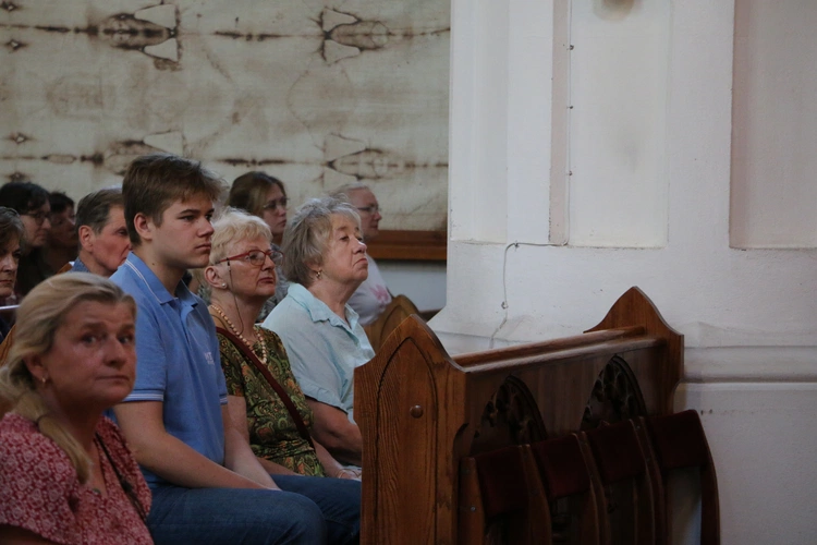 Popowo Kościelne. Poświęcenie cegły z Dzrwi Świętych bazyliki św. Piotra w Watykanie