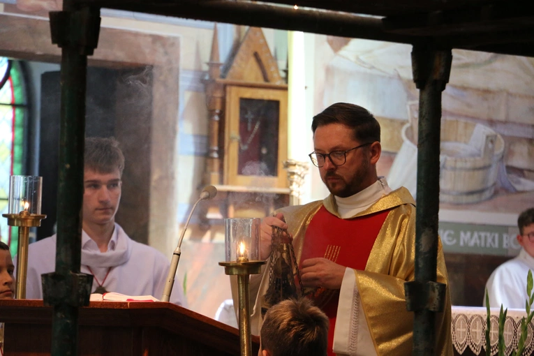 Popowo Kościelne. Poświęcenie cegły z Dzrwi Świętych bazyliki św. Piotra w Watykanie