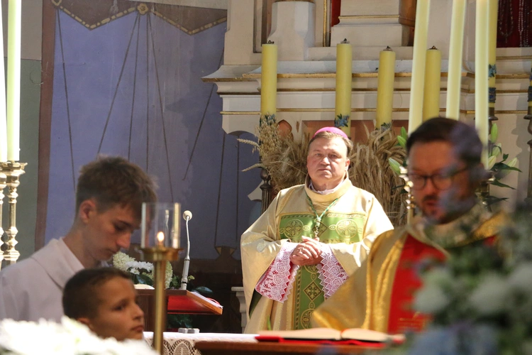 Popowo Kościelne. Poświęcenie cegły z Dzrwi Świętych bazyliki św. Piotra w Watykanie