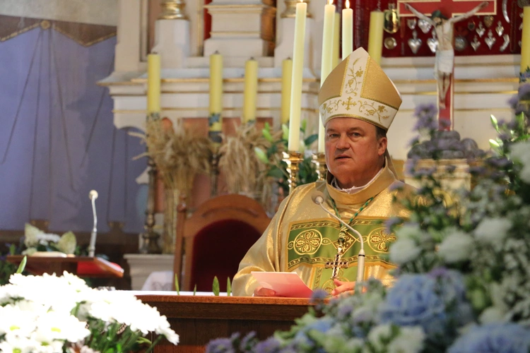 Popowo Kościelne. Poświęcenie cegły z Dzrwi Świętych bazyliki św. Piotra w Watykanie