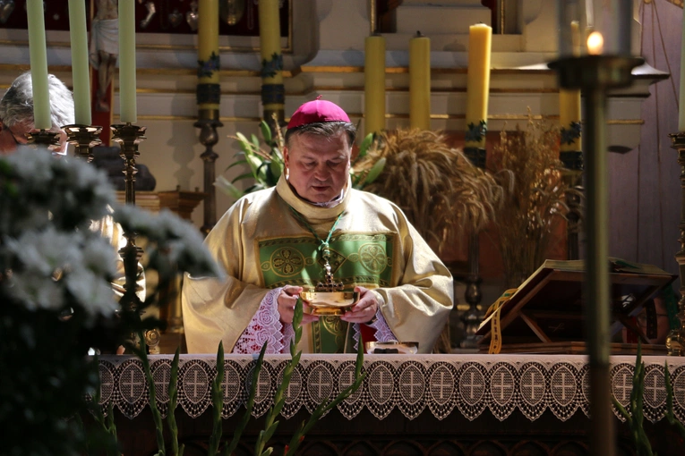 Popowo Kościelne. Poświęcenie cegły z Dzrwi Świętych bazyliki św. Piotra w Watykanie