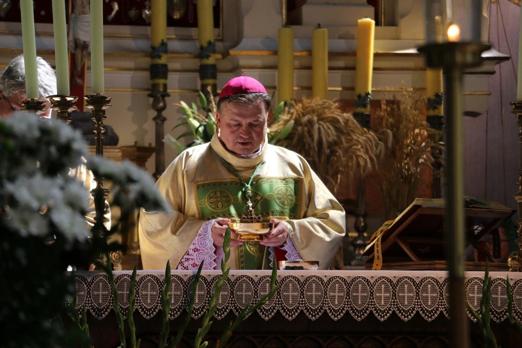 Popowo Kościelne. Poświęcenie cegły z Dzrwi Świętych bazyliki św. Piotra w Watykanie