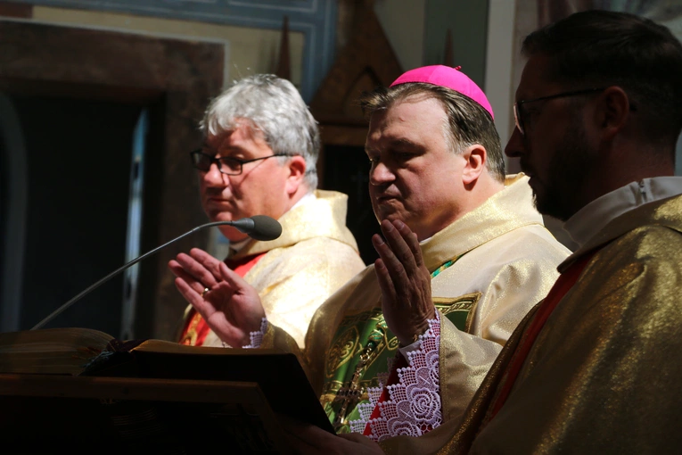 Popowo Kościelne. Poświęcenie cegły z Dzrwi Świętych bazyliki św. Piotra w Watykanie