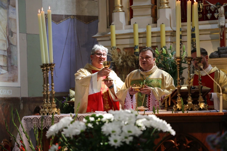 Popowo Kościelne. Poświęcenie cegły z Dzrwi Świętych bazyliki św. Piotra w Watykanie