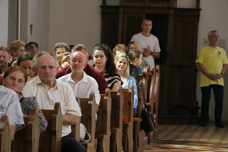 Popowo Kościelne. Poświęcenie cegły z Dzrwi Świętych bazyliki św. Piotra w Watykanie