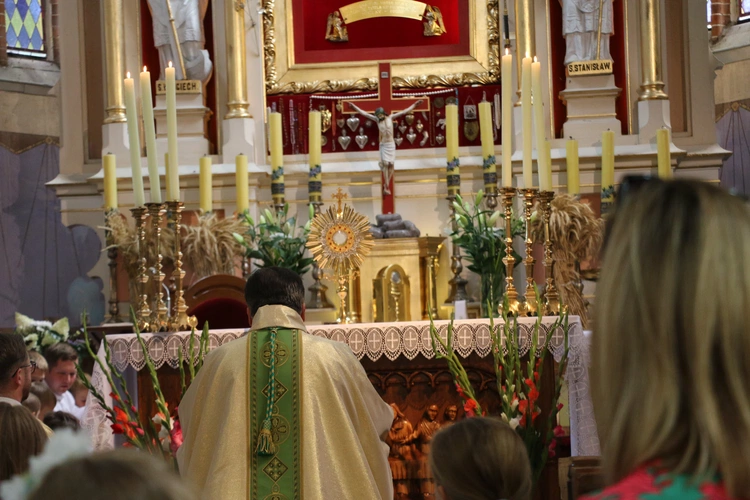 Popowo Kościelne. Poświęcenie cegły z Dzrwi Świętych bazyliki św. Piotra w Watykanie