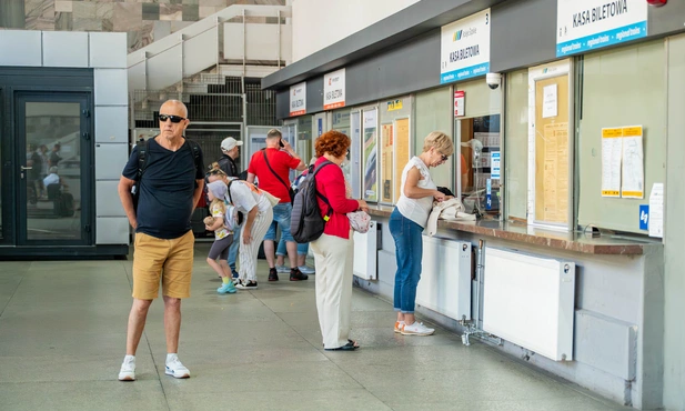 Nowe kasy na zabrzańskim dworcu – Koleje Śląskie i Intercity łączą siły