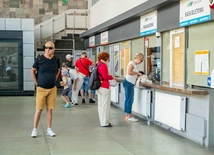 Nowe kasy na zabrzańskim dworcu – Koleje Śląskie i Intercity łączą siły