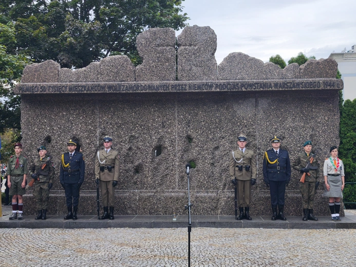 Przy Pomniku Ofiar Rzezi Woli