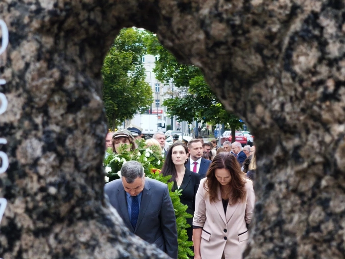 Przy Pomniku Ofiar Rzezi Woli