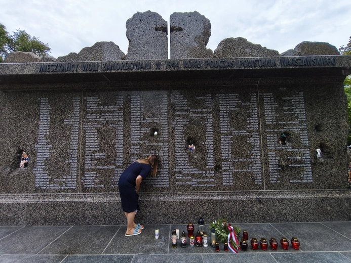 Przy Pomniku Ofiar Rzezi Woli