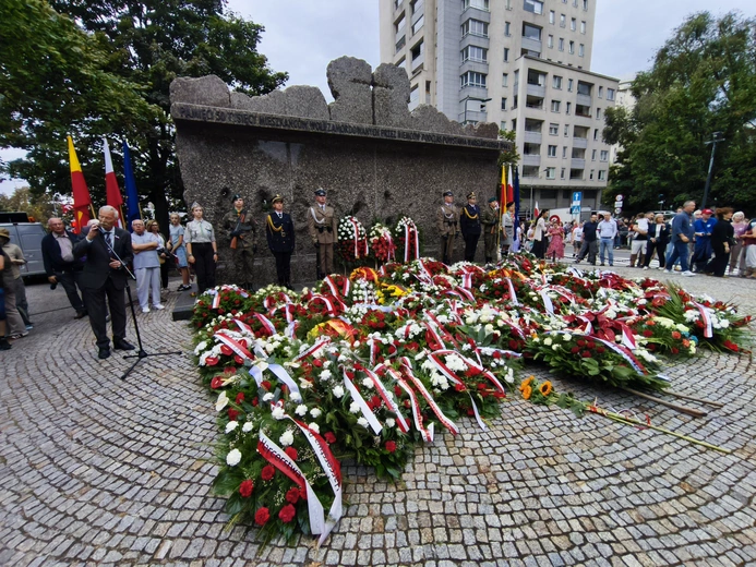 Przy Pomniku Ofiar Rzezi Woli