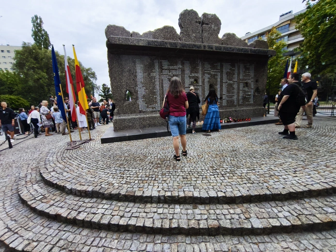 Przy Pomniku Ofiar Rzezi Woli