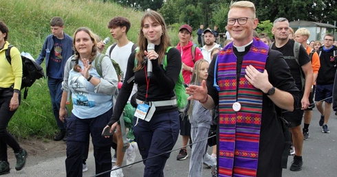 Młodzi nie chodzą na piesze pielgrzymki? To stereotyp. Poznajcie grupę nr 20