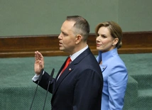 Karol Nawrocki składający prezydencką przysięgę