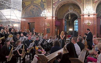  W czasie prawykonania w bazylice Oratorium Piekarskie zostało zarejestrowane i planowane jest wydanie go na płycie.