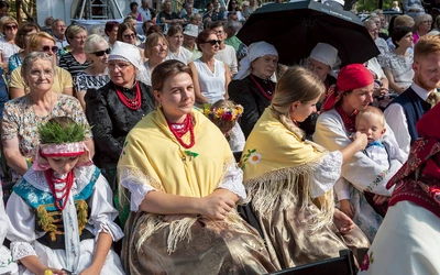  Czas sierpniowego pielgrzymowania stwarza możliwość spotkania reprezentantek różnych stanów, zawodów  i grup społecznych. 
