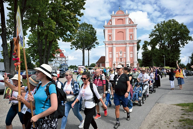 Pielgrzymi przez 13 dni mają do pokonania 420 kilometrów.