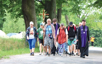 Pielgrzymi na Jasną Górę tradycyjnie wyruszyli z sanktuarium Matki Bożej Gietrzwałdzkiej.