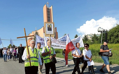 Uczestnicy zgromadzenia wyruszyli spod kościoła pw. bł. Karoliny do Skrzyszowa.