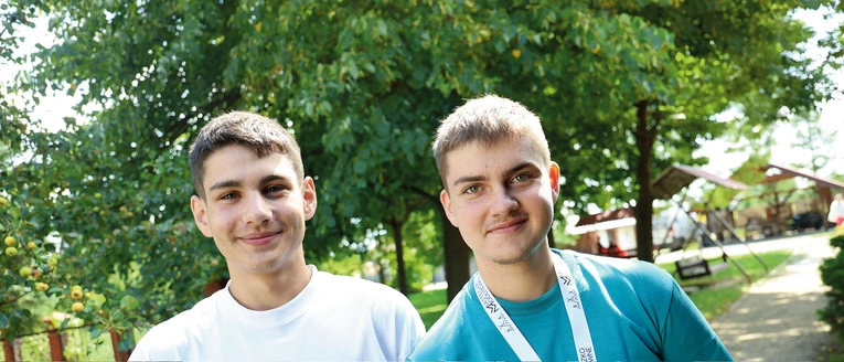 Michał (Misza) Kolbert i Daniel Kaziuk przyjechali ze swoją grupą z Czerniowiec  w Ukrainie.  – Integrujemy się z Panem Bogiem i i innymi – mówi Michał (z lewej). 