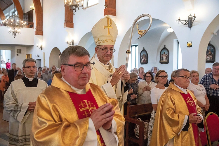 – Trzeba przyjąć i uwielbiać to, że Bóg jest taki niewykalkulowany, dziwaczny, że u Niego sto równa się jeden, a jeden jest wart tyle samo co sto – mówił metropolita warszawski.