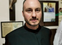 O. Kazimierz Szałaj SVD jest proboszczem na Żeraniu od 2019 roku. Pochodzi z Mazur. Pracował na misjach, a teraz posługuje na rzecz migrantów w Polsce.