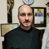 O. Kazimierz Szałaj SVD jest proboszczem na Żeraniu od 2019 roku. Pochodzi z Mazur. Pracował na misjach, a teraz posługuje na rzecz migrantów w Polsce.