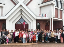 Niektóre miejscowości znikają z pielgrzymkowej mapy.  Na szczęście inne się pojawiają  – tak jest w przypadku Gubina.  Od kilku lat z parafii  pw. MB Fatimskiej wychodzi Grupa Różana.  