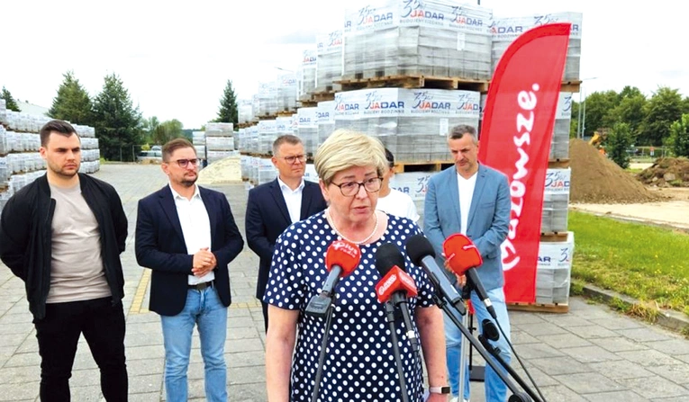 Konferencja prasowa  przed szpitalem na Józefowie w Radomiu.