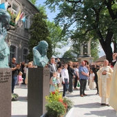 Granit wiary i miłości, nowe serca, powrót dwóch wielkich Polaków i Krople Dobroci