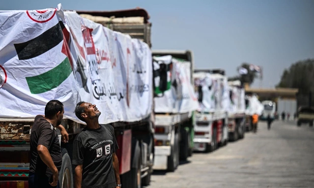 Czekające na wjazd do Strefy Gazy ciężarówki z pomocą humanitarną