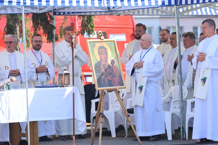 Msza św. w Szczucinie