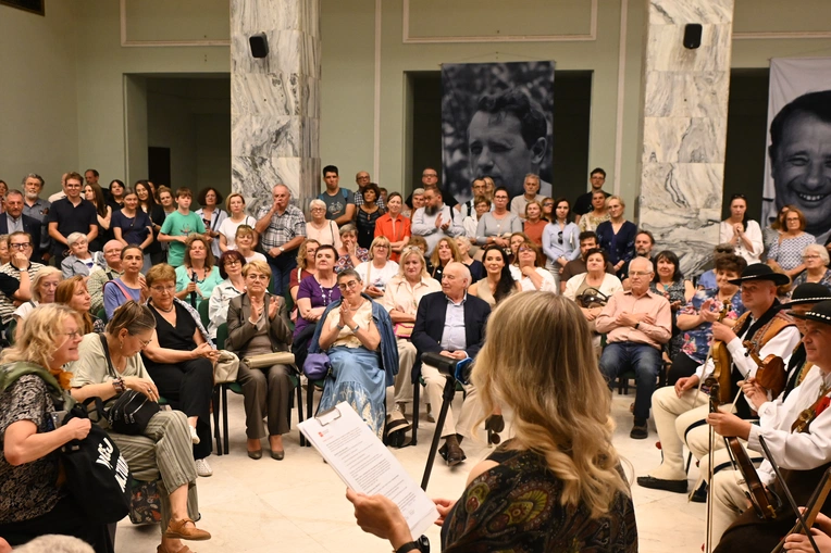 Tischner w centrum Warszawy