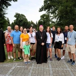 Pątnicy u bł. Wincentego Kadłubka