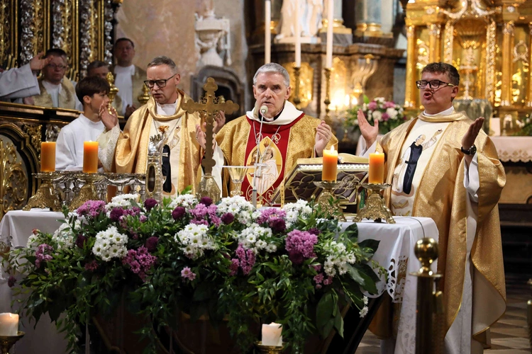 Pątnicy u bł. Wincentego Kadłubka