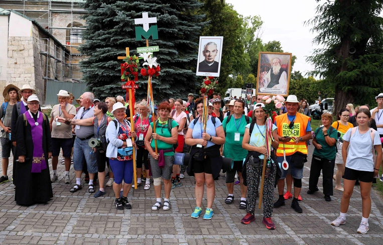 Pątnicy u bł. Wincentego Kadłubka